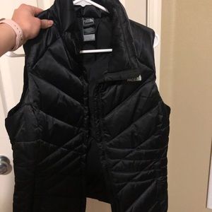 LIKE NEW women’s north face vest size L